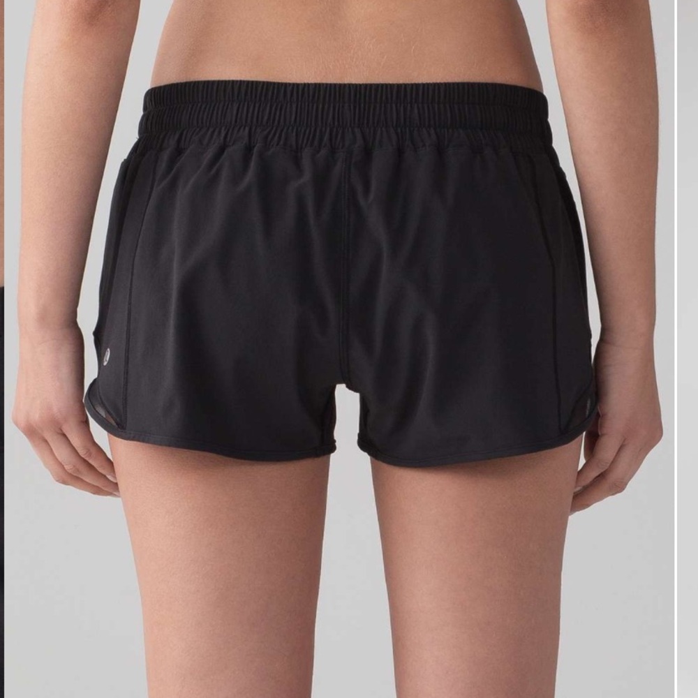 💕Lululemon Hotty Hot Short II *2.5"